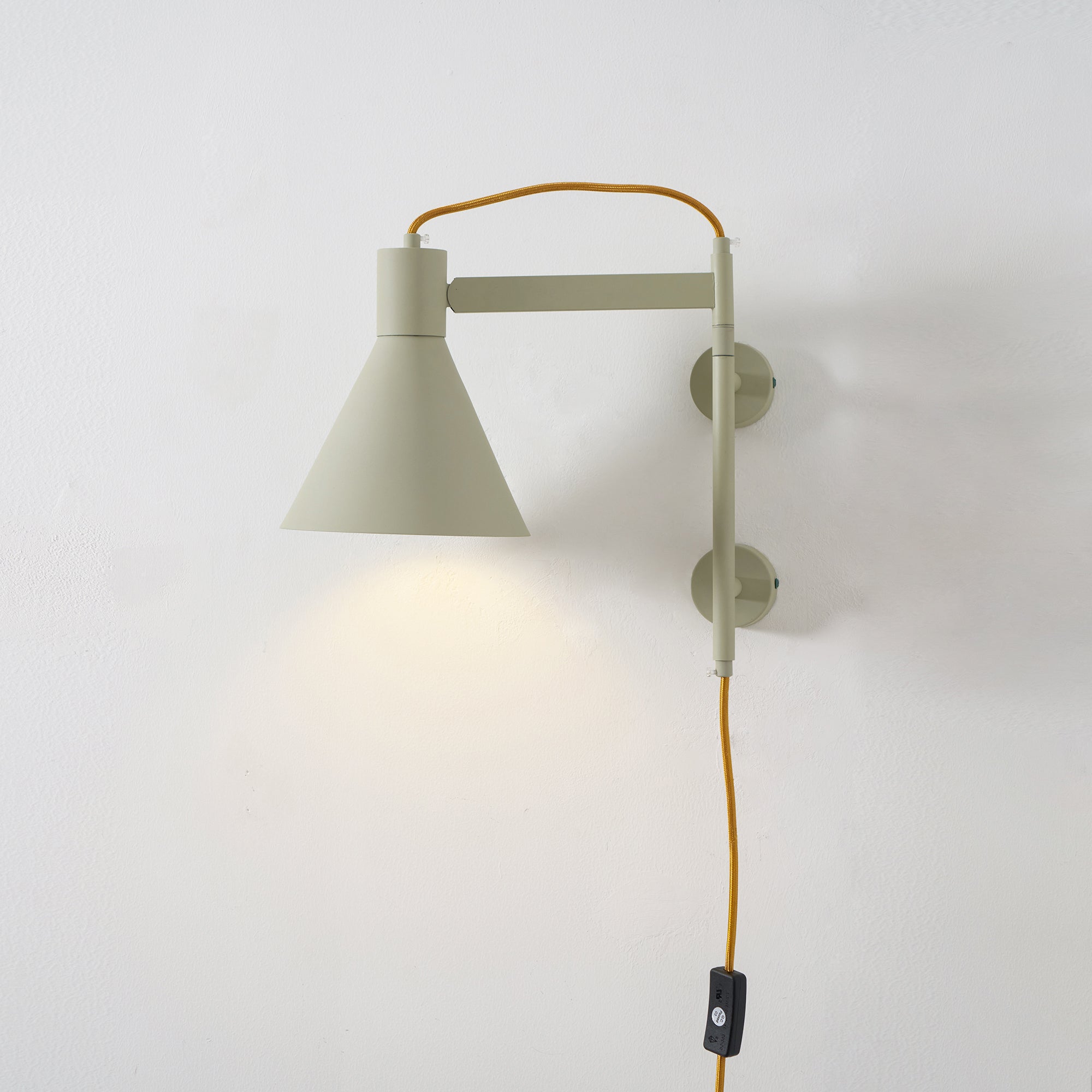 Aluminum Plug-in Wall Lamp – Sleek Design with E26/E27 Socket