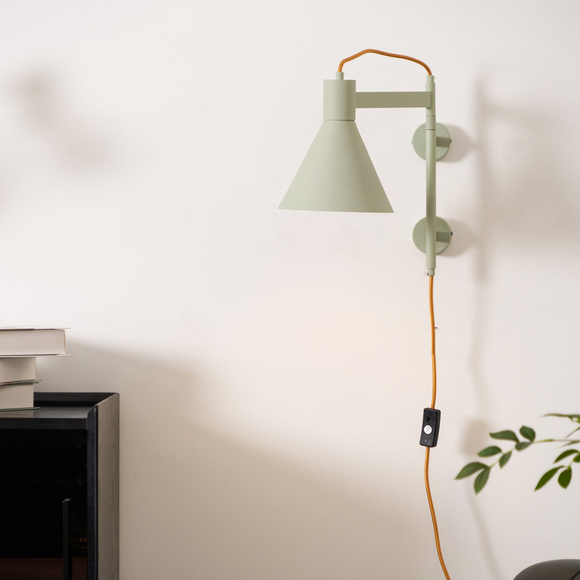 Aluminum Plug-in Wall Lamp – Sleek Design with E26/E27 Socket