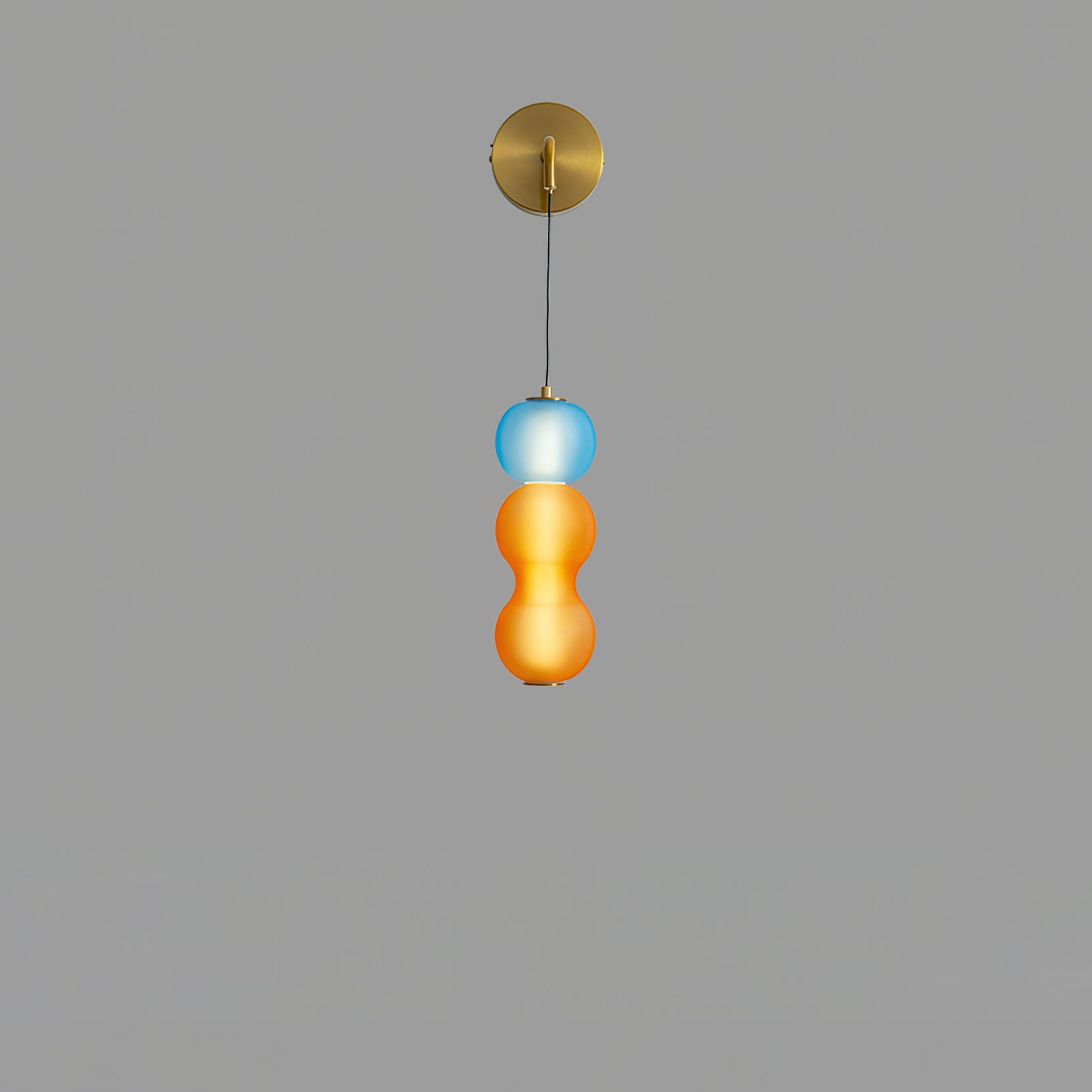 Sleek Wall Lamp with Surge Design – Minimal Fixture