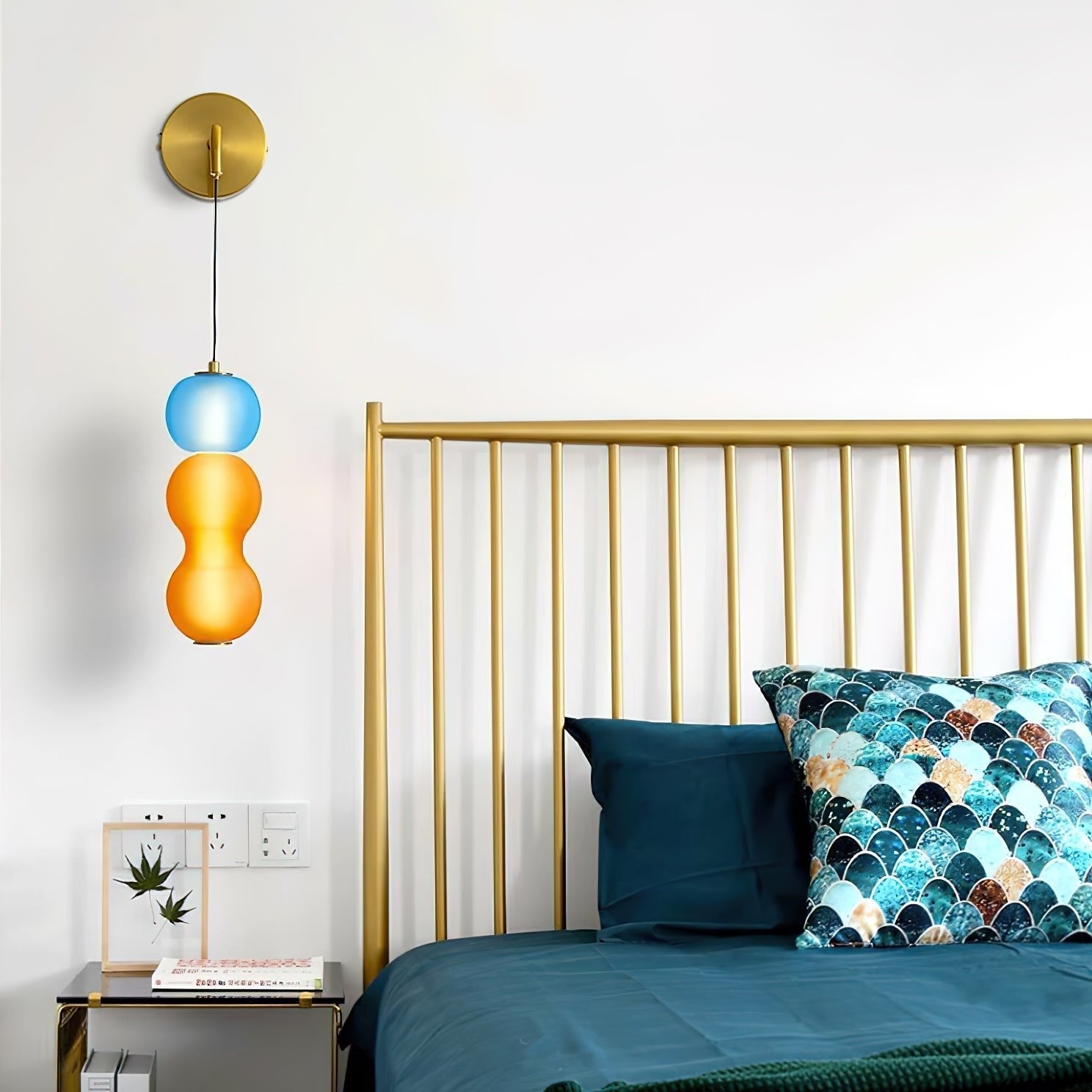 Sleek Wall Lamp with Surge Design – Minimal Fixture