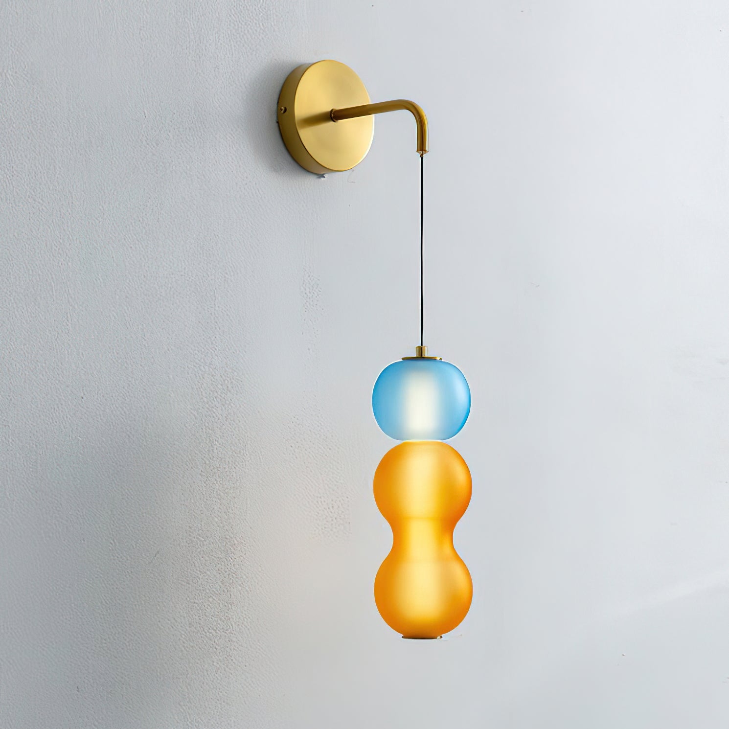 Sleek Wall Lamp with Surge Design – Minimal Fixture