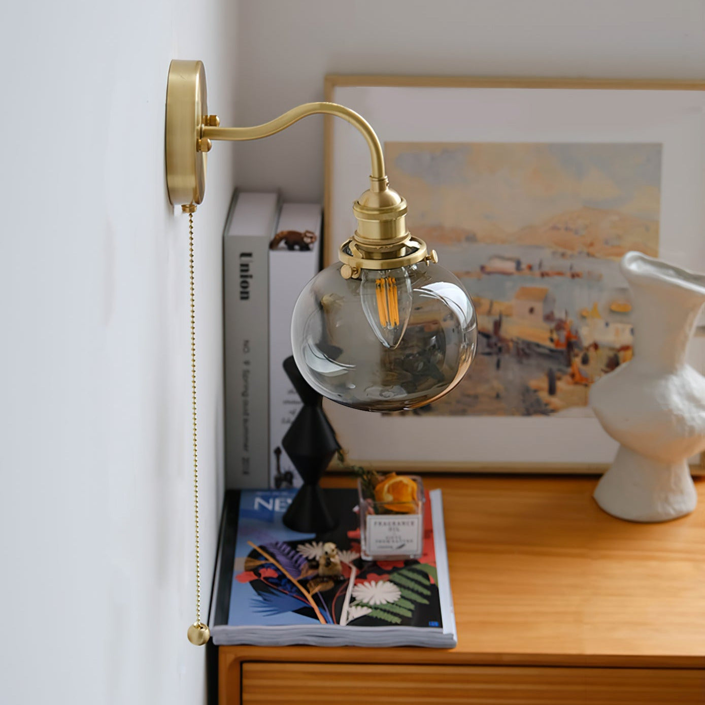 Vintage-Style Glass Wall Lamp with Pull Chain – Classic Brass Finish