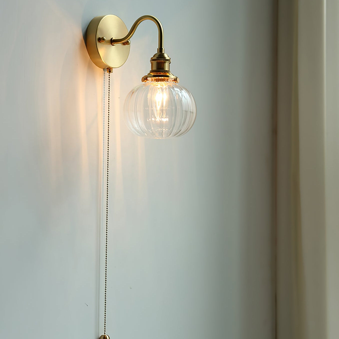 Vintage-Style Glass Wall Lamp with Pull Chain – Classic Brass Finish