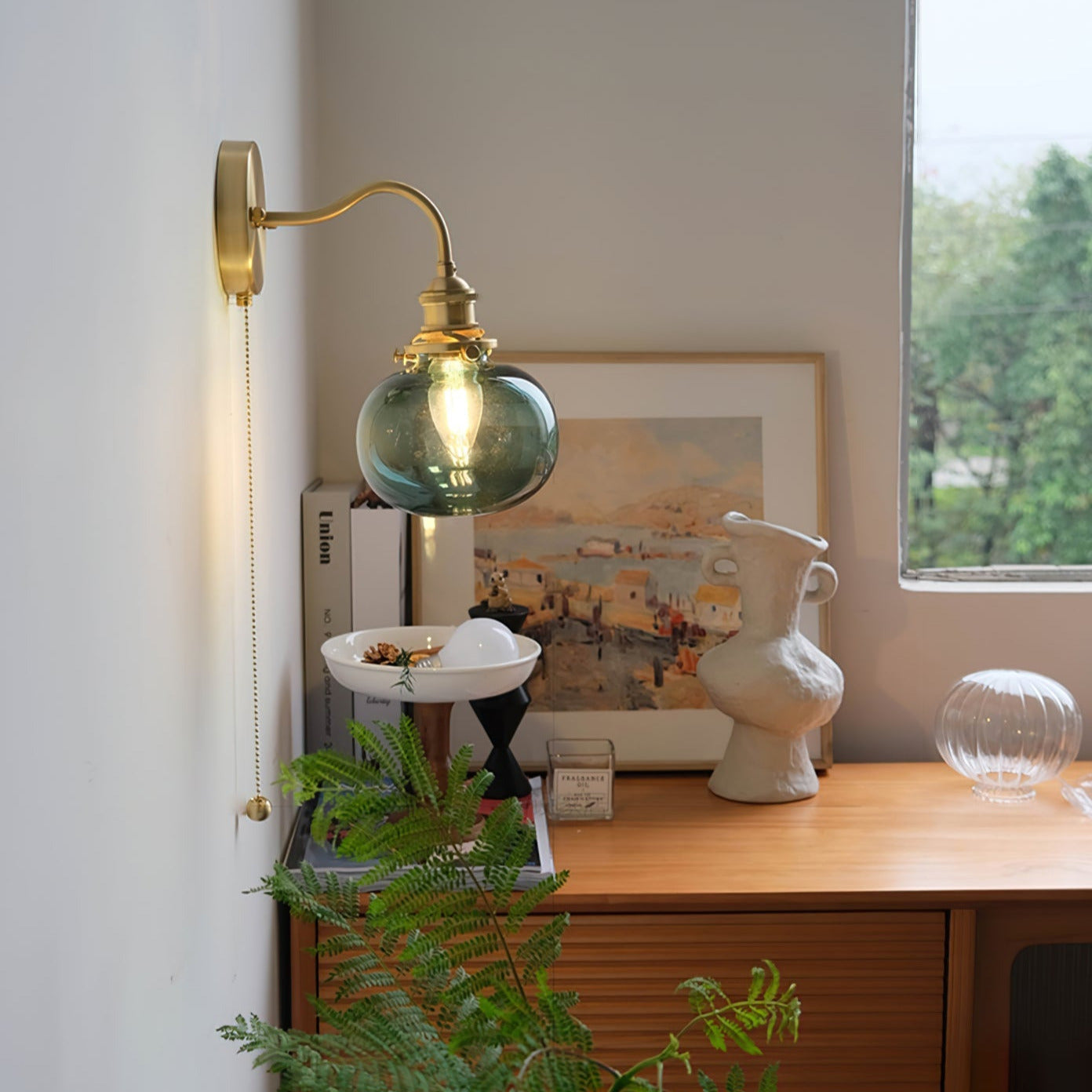 Vintage-Style Glass Wall Lamp with Pull Chain – Classic Brass Finish