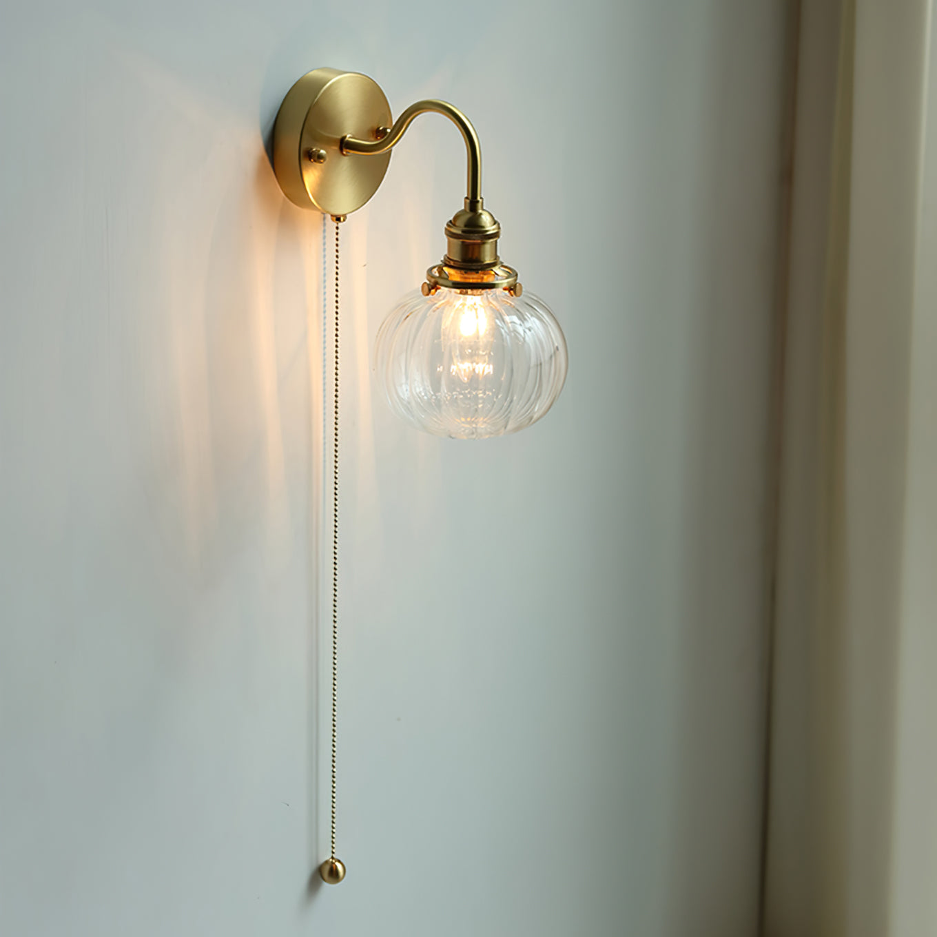 Vintage-Style Glass Wall Lamp with Pull Chain – Classic Brass Finish