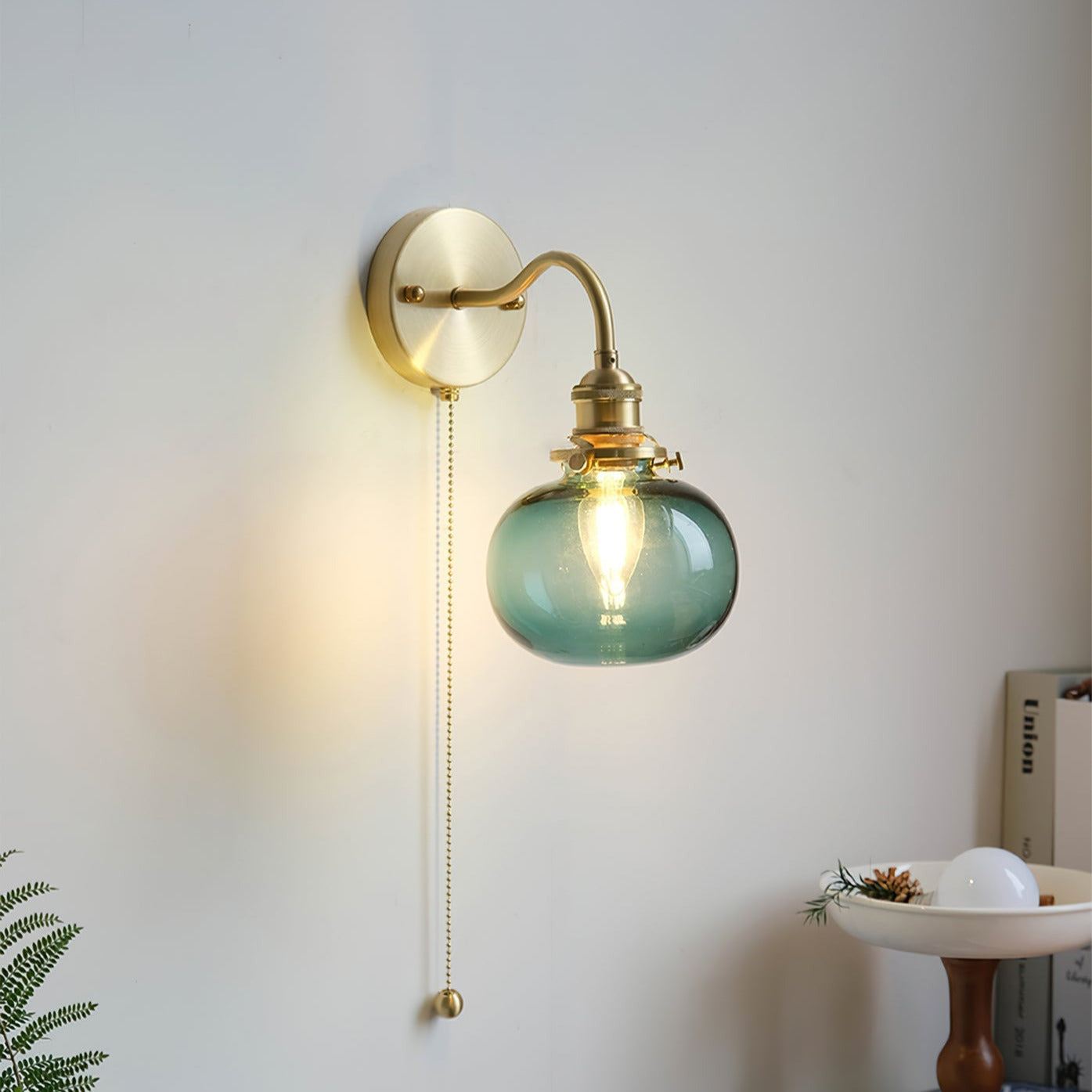 Vintage-Style Glass Wall Lamp with Pull Chain – Classic Brass Finish