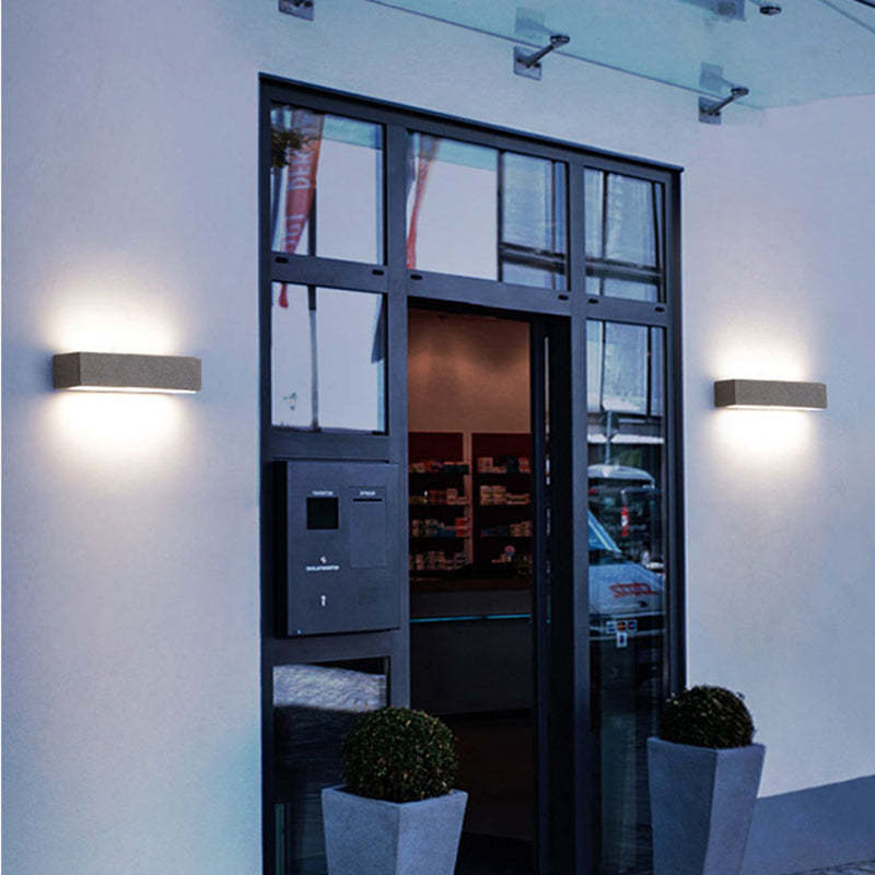 Sleek Edge Outdoor Wall Lamp