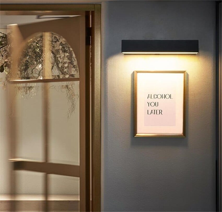Glowing Bar Wall Lamp – Modern Outdoor Lighting