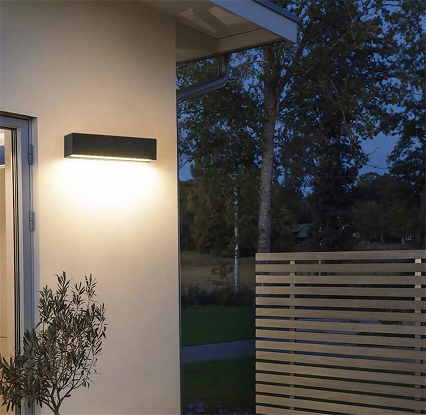 Glowing Bar Wall Lamp – Modern Outdoor Lighting