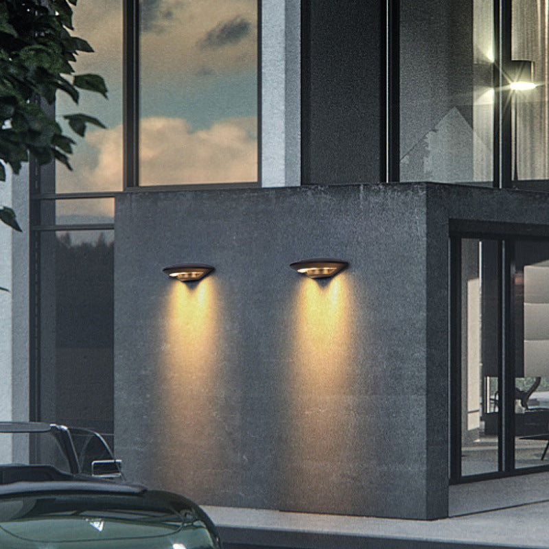 UFO Style Outdoor Wall Lamp – Sleek Black Metal LED Lighting Fixture