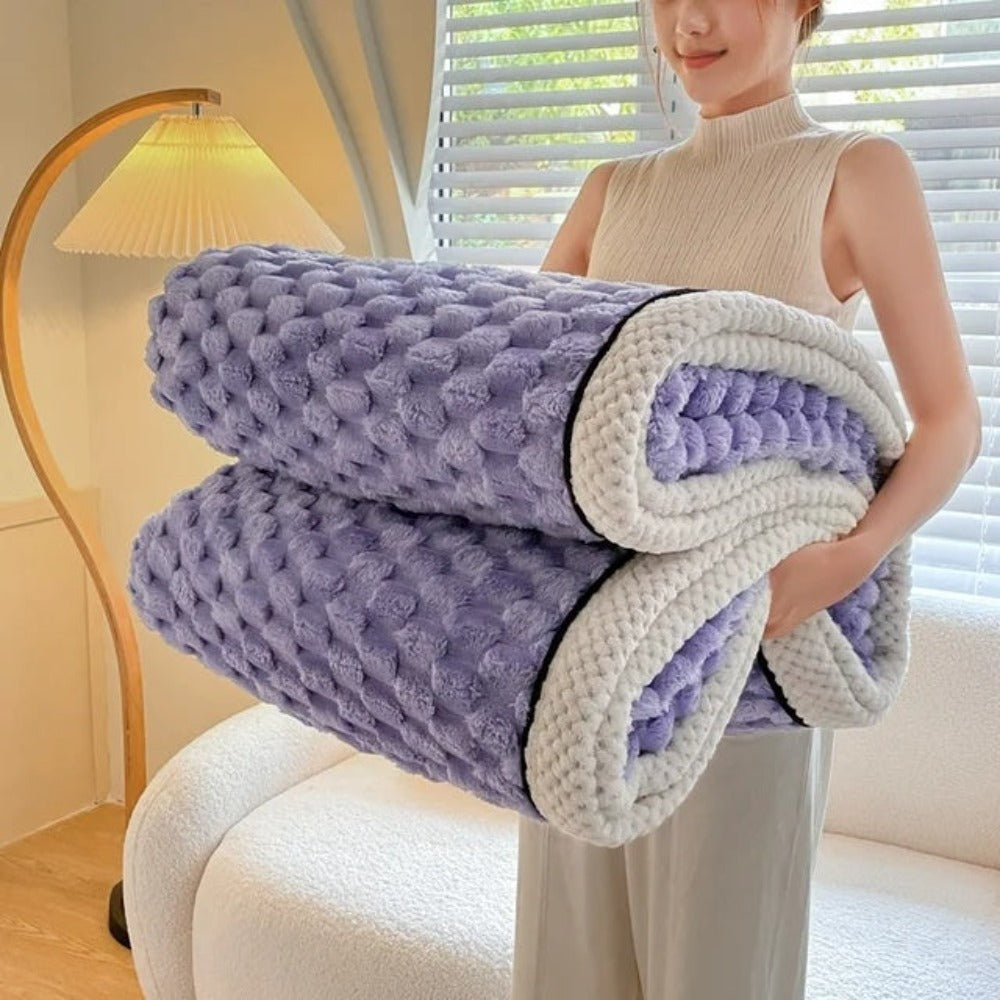 Cloud Cuddle Blanket – Gentle Touch for Elegant Interiors - Atelier Dubois Paris