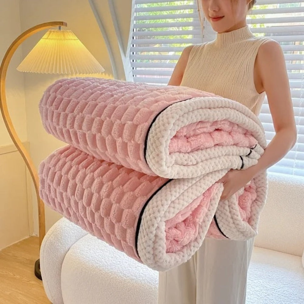 Cloud Cuddle Blanket – Gentle Touch for Elegant Interiors - Atelier Dubois Paris
