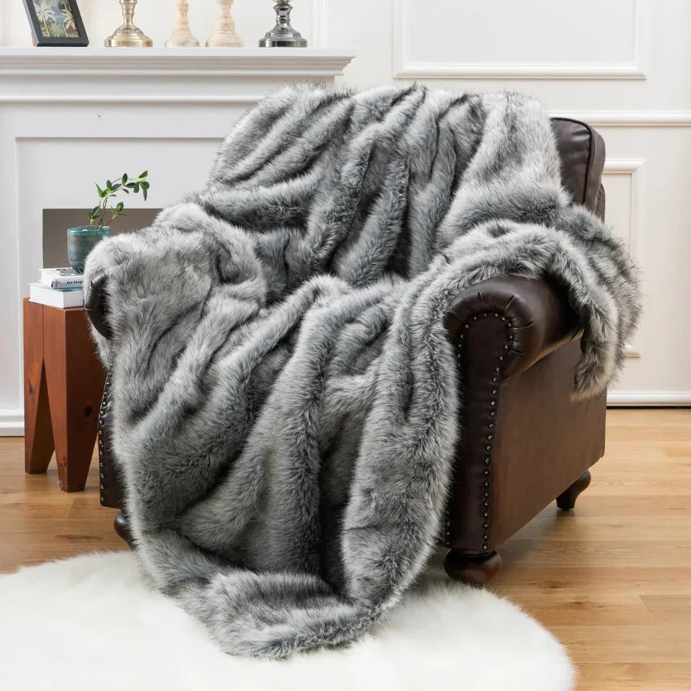 Plush Faux Fur Blanket – Elegant and Cozy Home Accessory - Atelier Dubois Paris