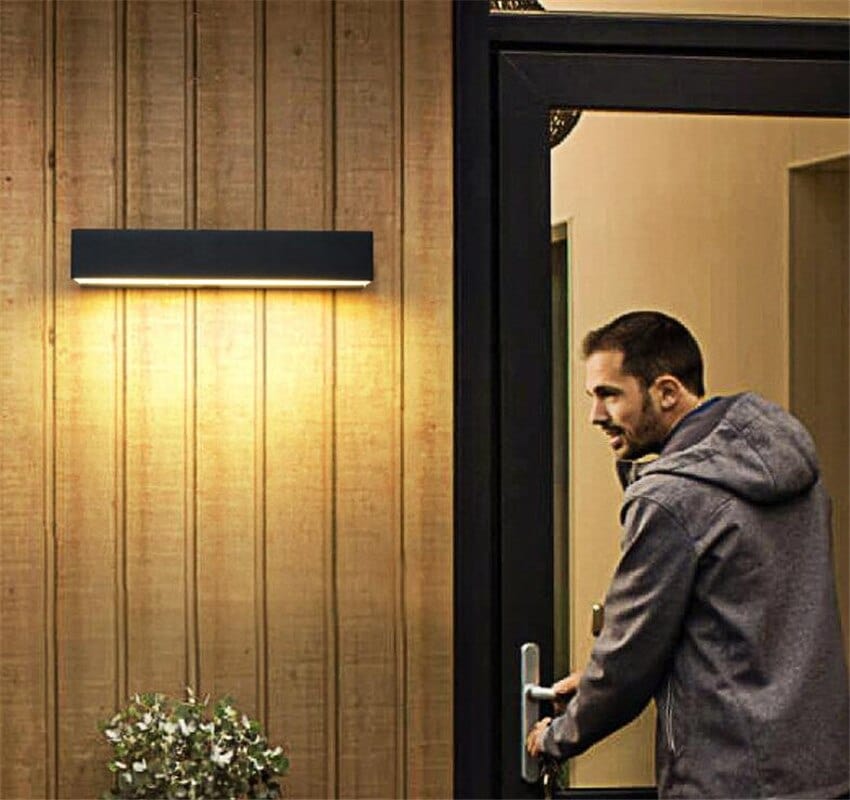Glowing Bar Wall Lamp – Modern Outdoor Lighting