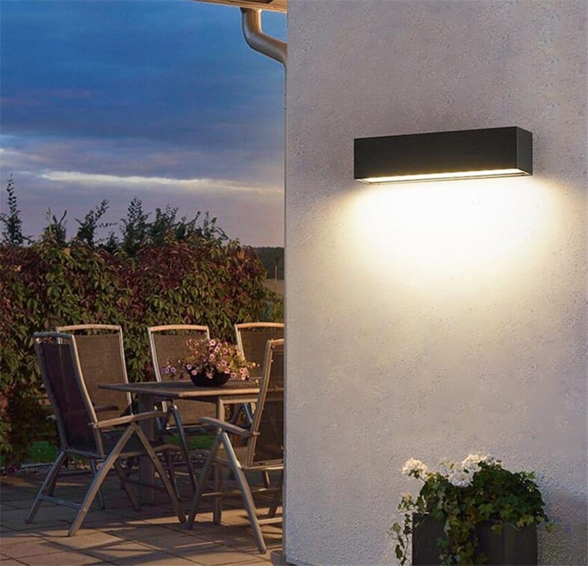Glowing Bar Wall Lamp – Modern Outdoor Lighting