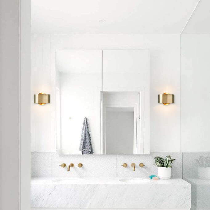 Brushed Brass Mid-Century Wall Lamp – Single Light Fixture